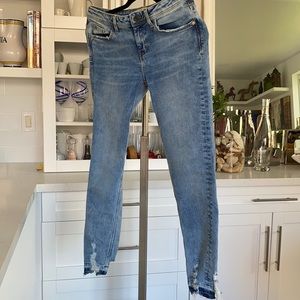 Jean distressed.‎ Size 4 Zara